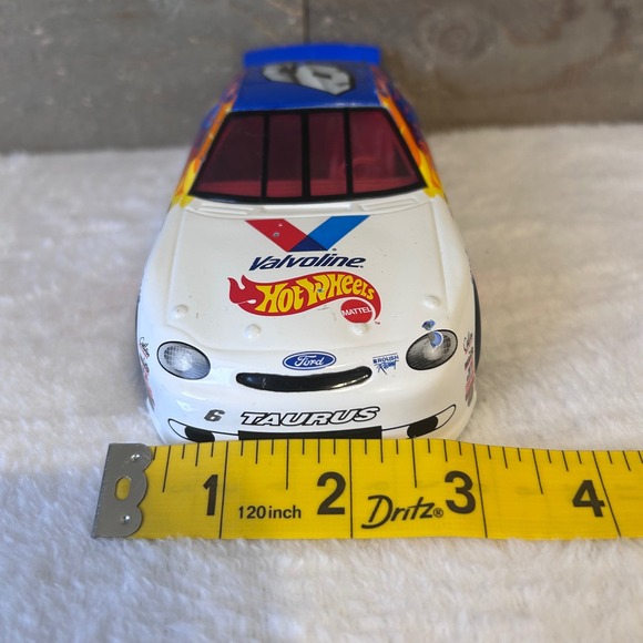 Hot Wheels NASCAR Car Number 6 Mark Martin 1:24 Valvoline Ford Taurus - Picture 2 of 9